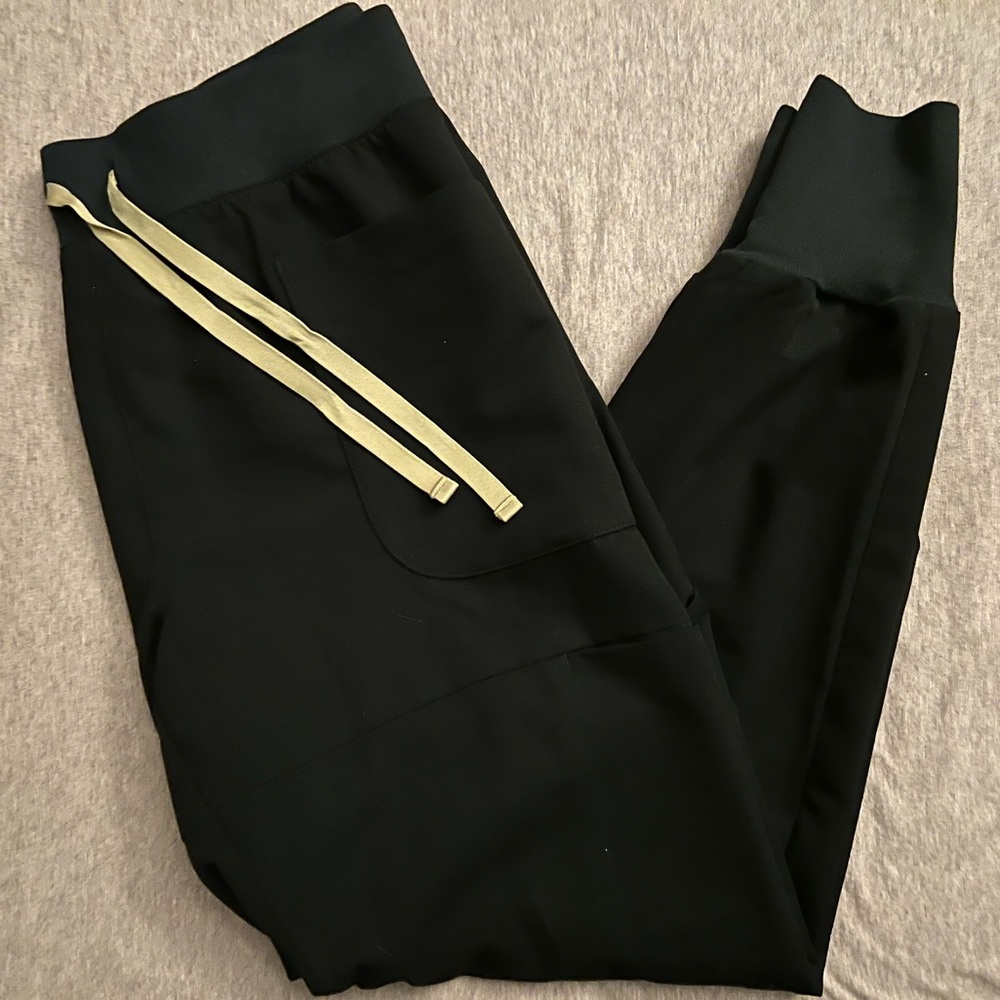 FIGS Black Nepal Slim Jogger - Size M